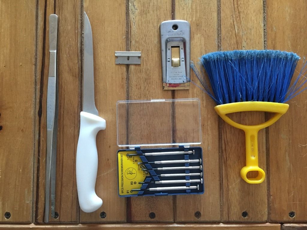 How to dismantle/fix broken glass on Exo Terra terrarium Dendroboard